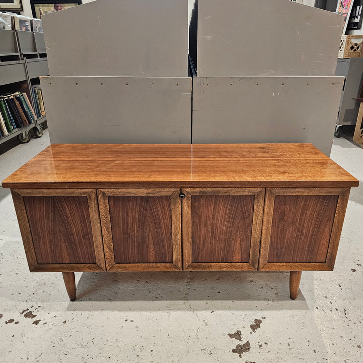 Vintage Lane Cedar Lined Chest