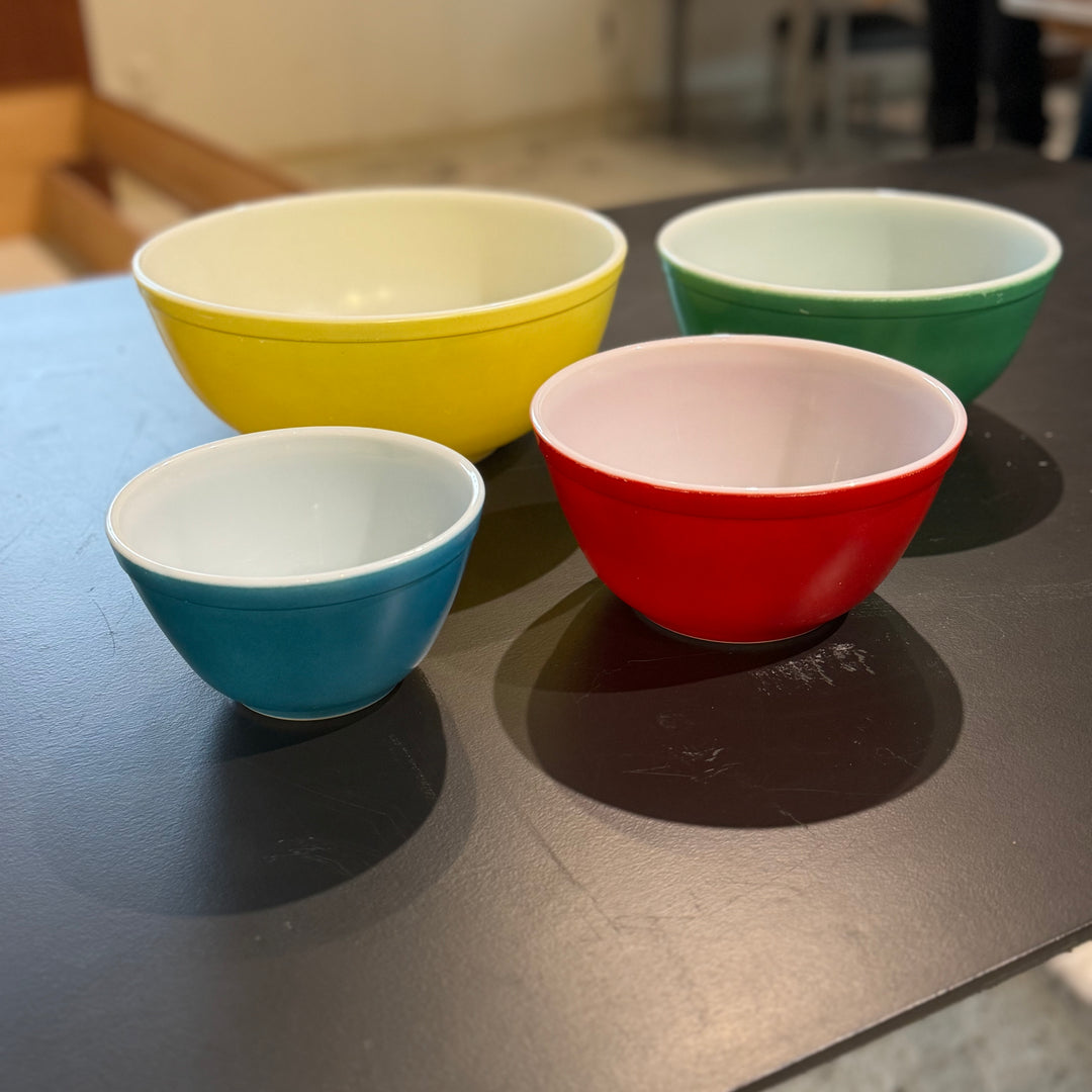 Set of 4 Pyrex Primary Color Mixing Bowls